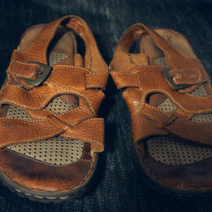 Born leather comfy sandles size 10